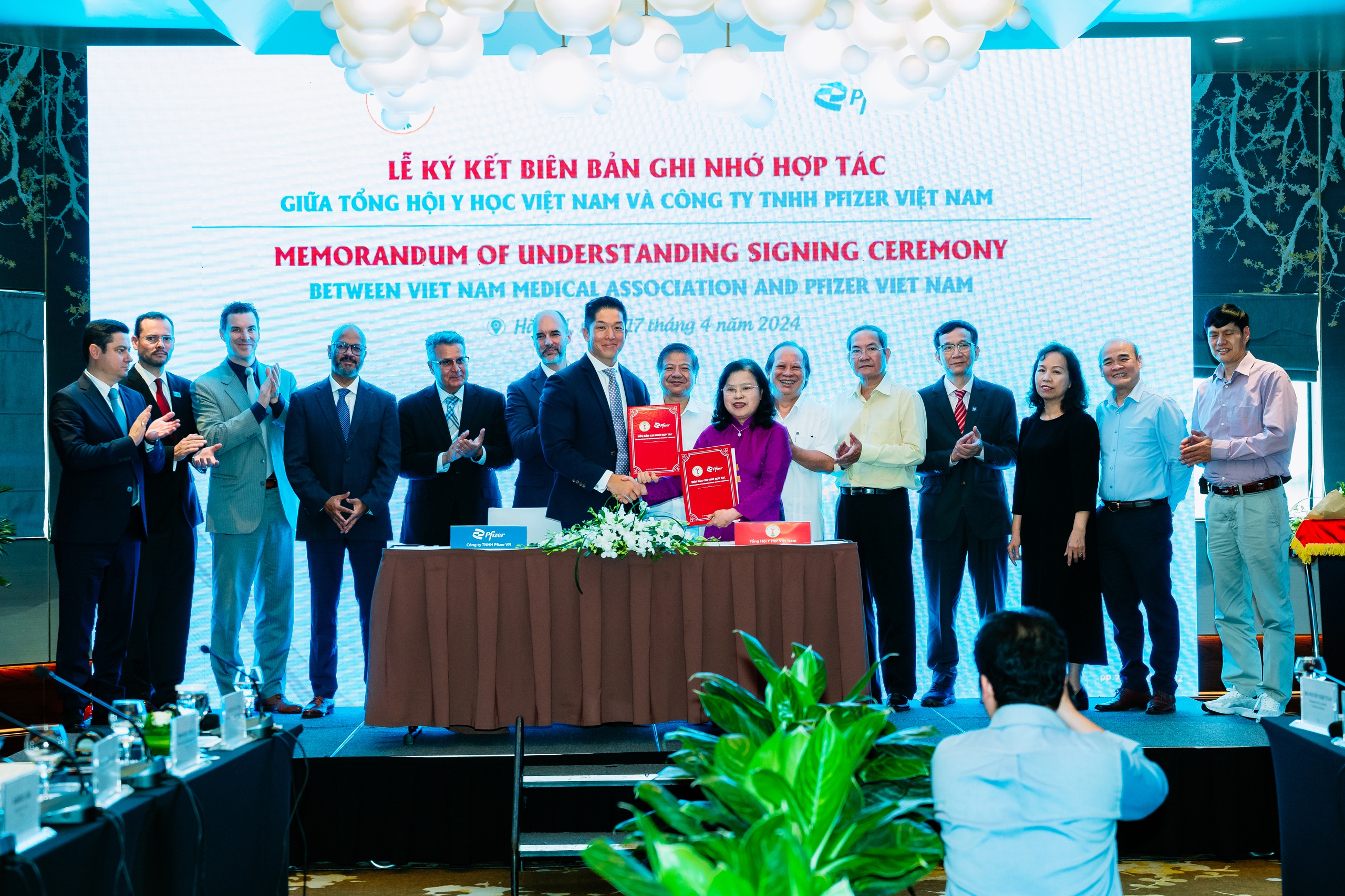Bộ Y tế và Pfizer bàn thảo hợp tác phát triển thuốc công nghệ sinh học, ung thư, sản xuất vaccine tại Việt Nam- Ảnh 6.