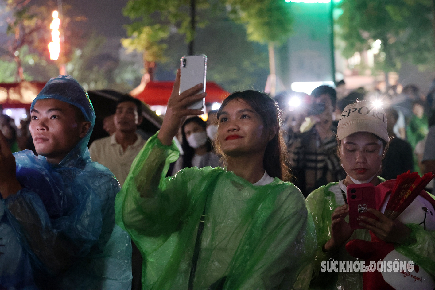 Mãn nhãn màn bắn pháo hoa rực sáng trên bầu trời Phú Thọ dịp Lễ hội đền Hùng 2024- Ảnh 3.