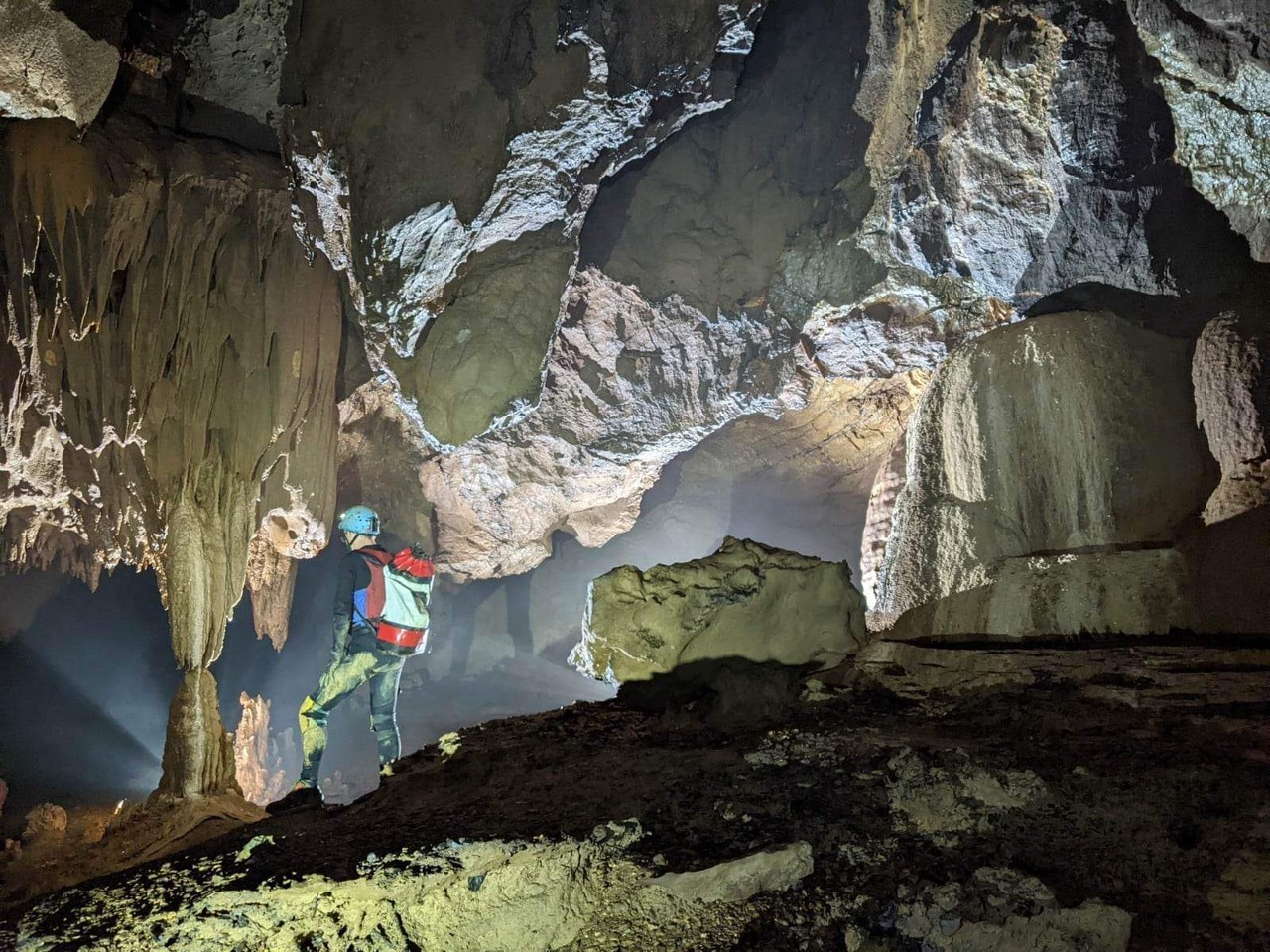 Chiêm ngưỡng những hang động kỳ vĩ mới được khám phá ở Quảng Bình- Ảnh 9.
