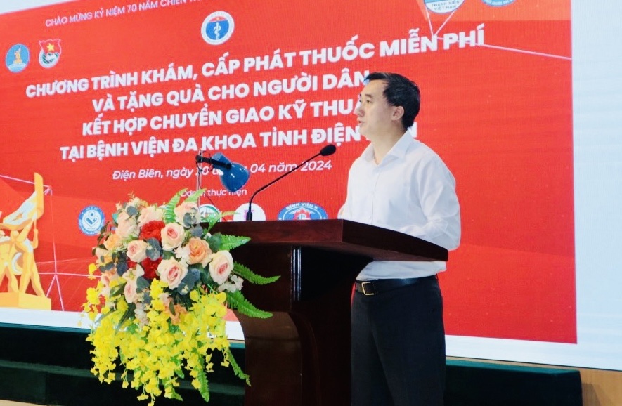 Bộ Y tế và Hội Thầy thuốc trẻ Việt Nam chăm sóc sức khoẻ miễn phí, tặng quà, tri ân người dân Điện Biên- Ảnh 1.