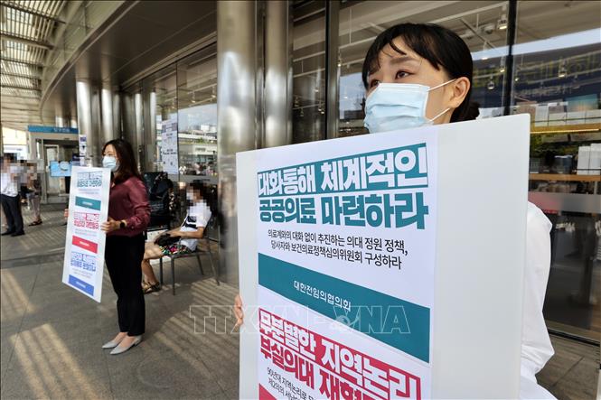 Hiệp hội bác sĩ Hàn Quốc bác bỏ đề xuất mới của chính phủ- Ảnh 1.