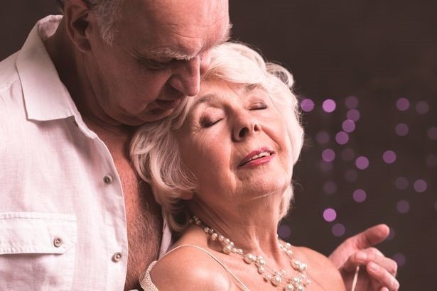 Quan hệ tình dục khi cao tuổi khiến bạn thông minh hơn | Báo Dân trí