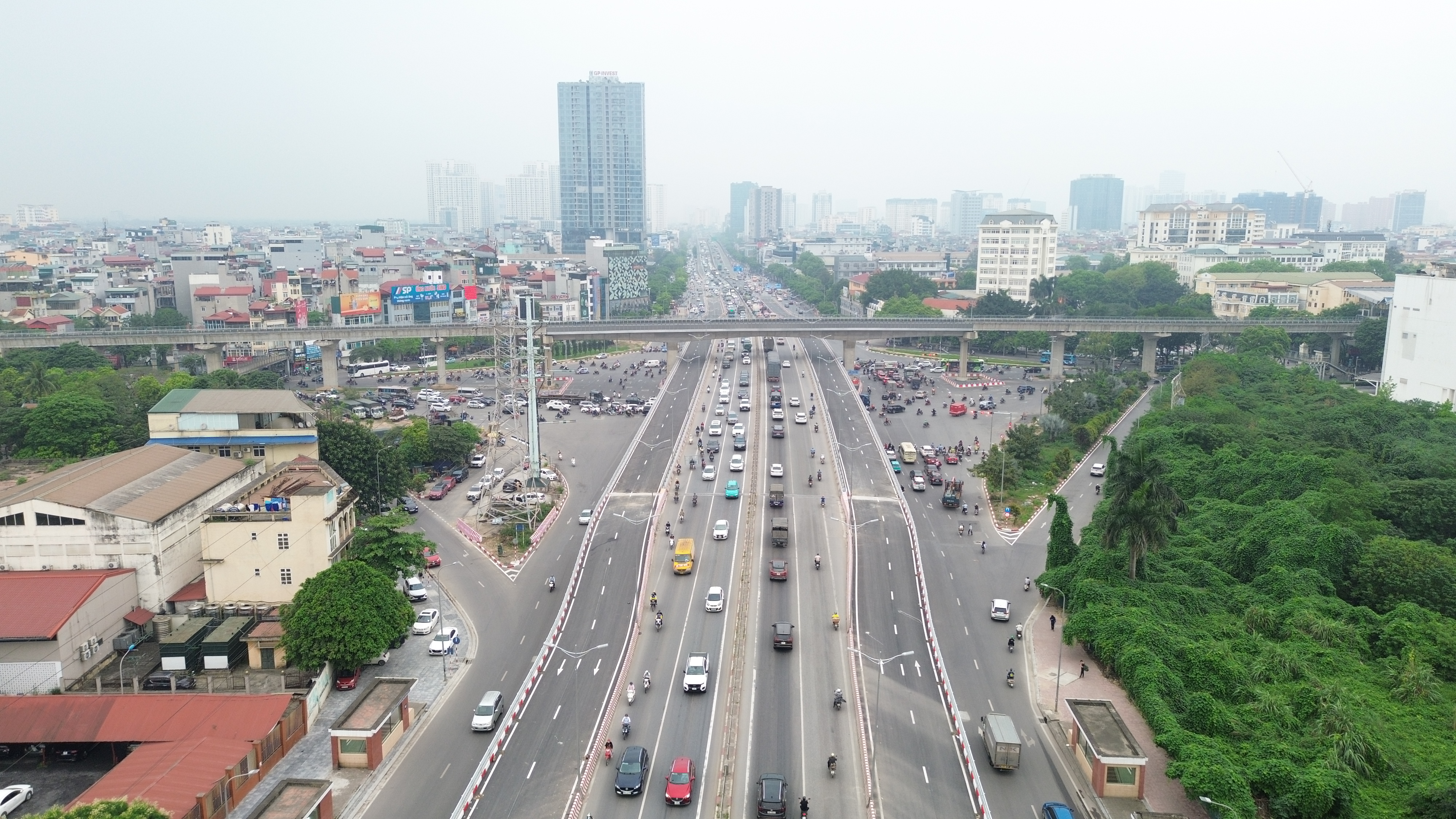 Cầu Mai Dịch mới mãi chưa thông, xe ôm tận dụng thành tụ điểm đón khách- Ảnh 10.