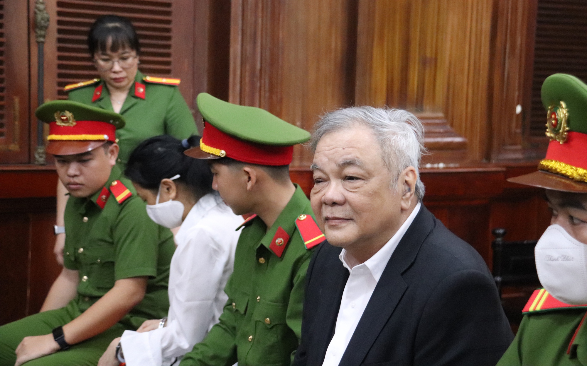 Ông Trần Quí Thanh cùng 2 con gái hầu tòa tội 