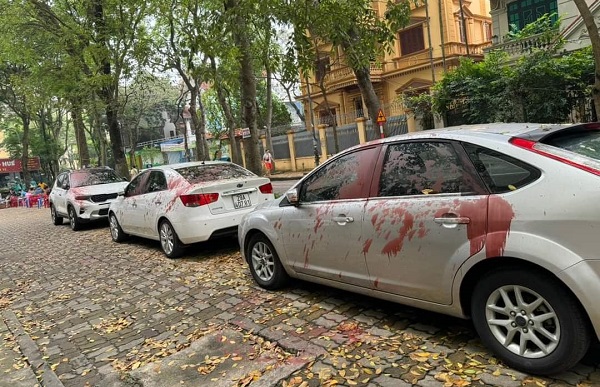 Điều tra vụ 6 ô tô bị tạt sơn đỏ- Ảnh 1.