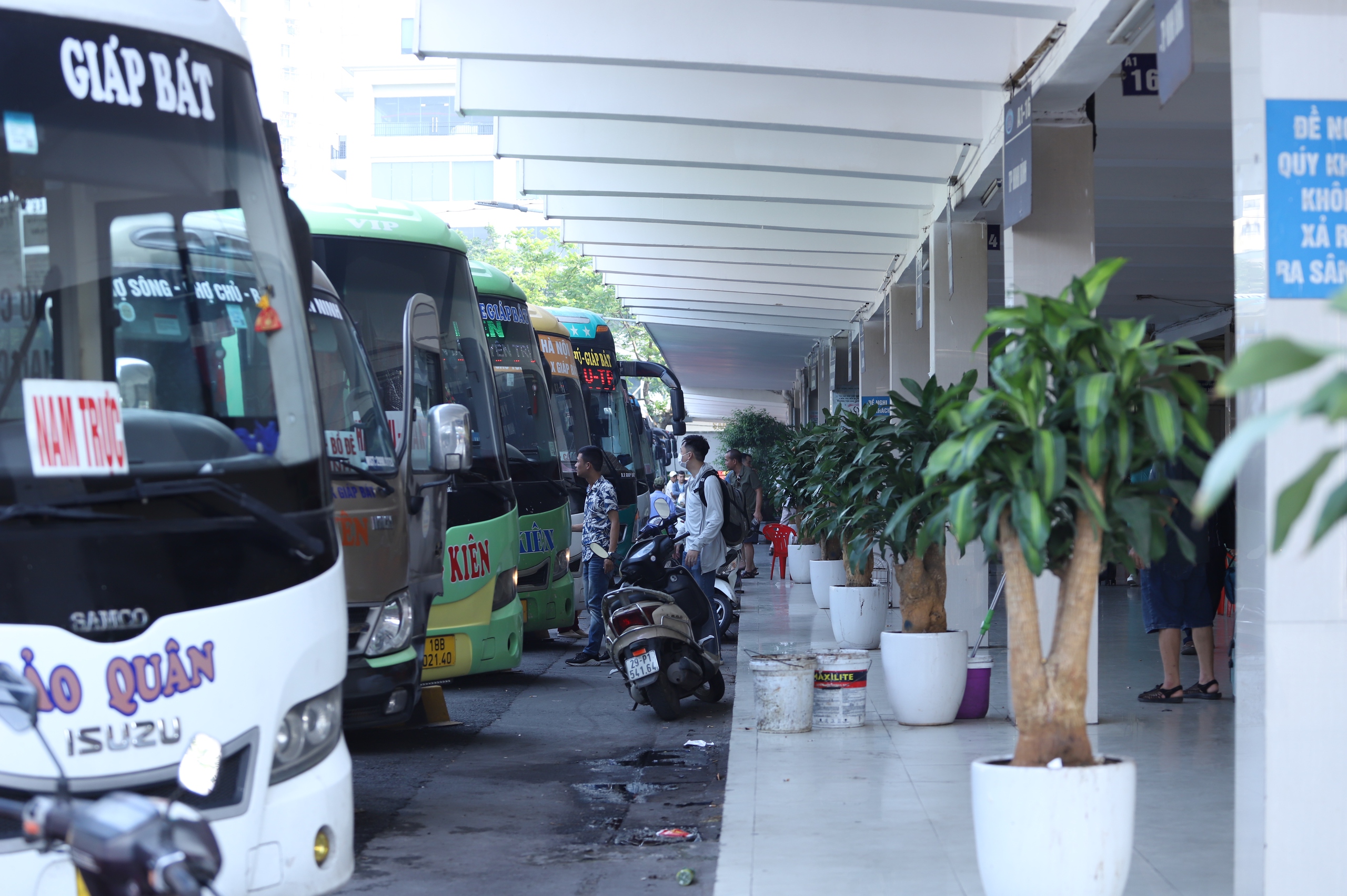 Bến xe Hà Nội 'tăng nhiệt', lượng khách có thể đạt 15.000 người/ngày- Ảnh 4.