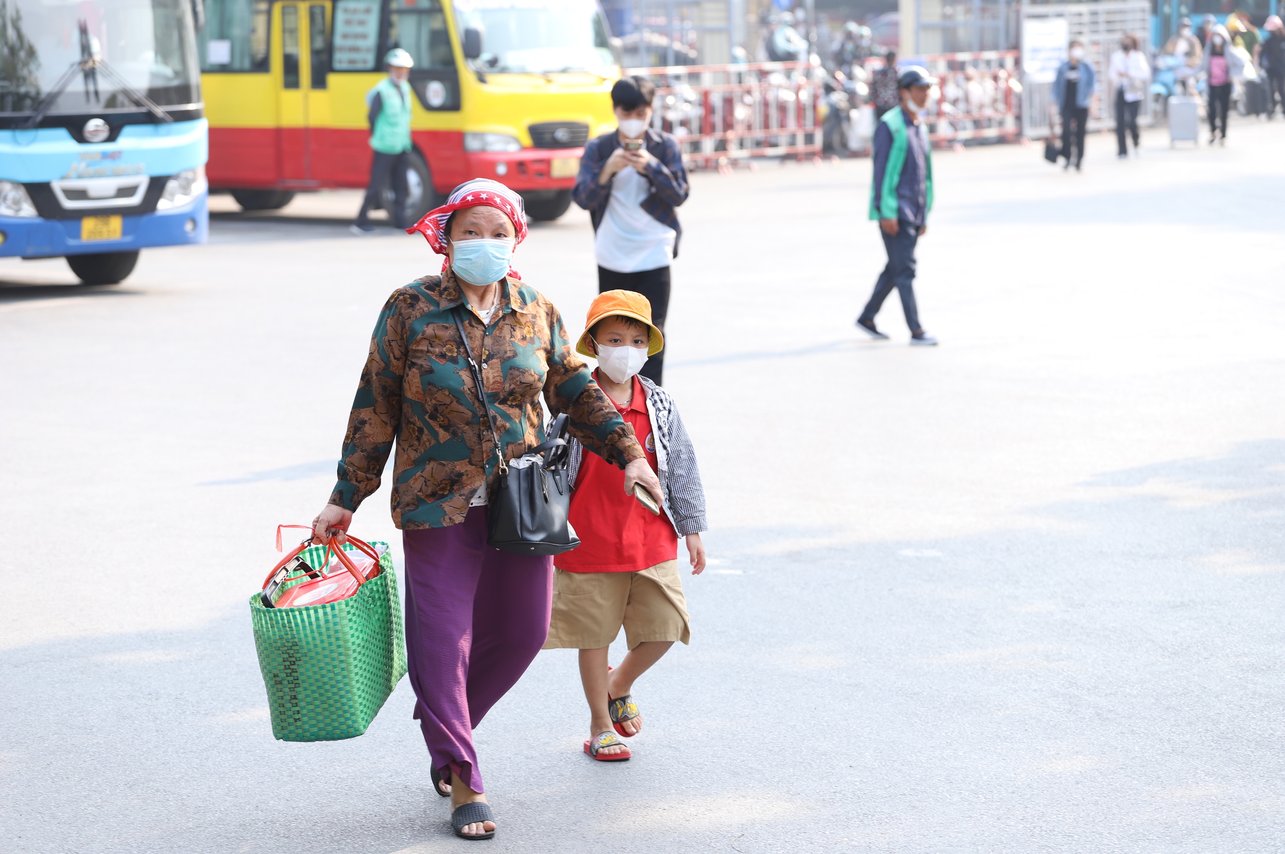 Bến xe Hà Nội 'tăng nhiệt', lượng khách có thể đạt 15.000 người/ngày- Ảnh 25.