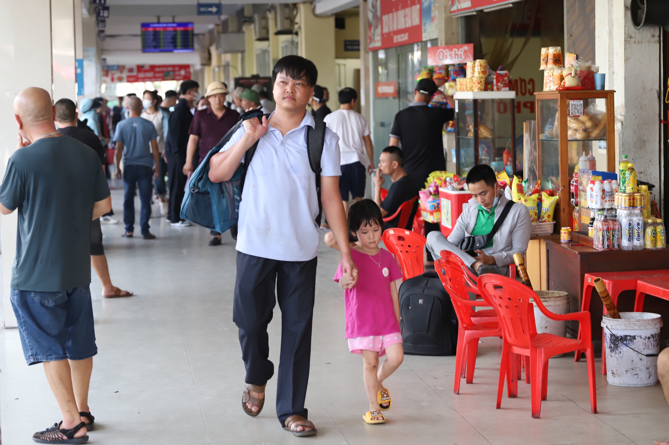 Bến xe Hà Nội 'tăng nhiệt', lượng khách có thể đạt 15.000 người/ngày- Ảnh 12.