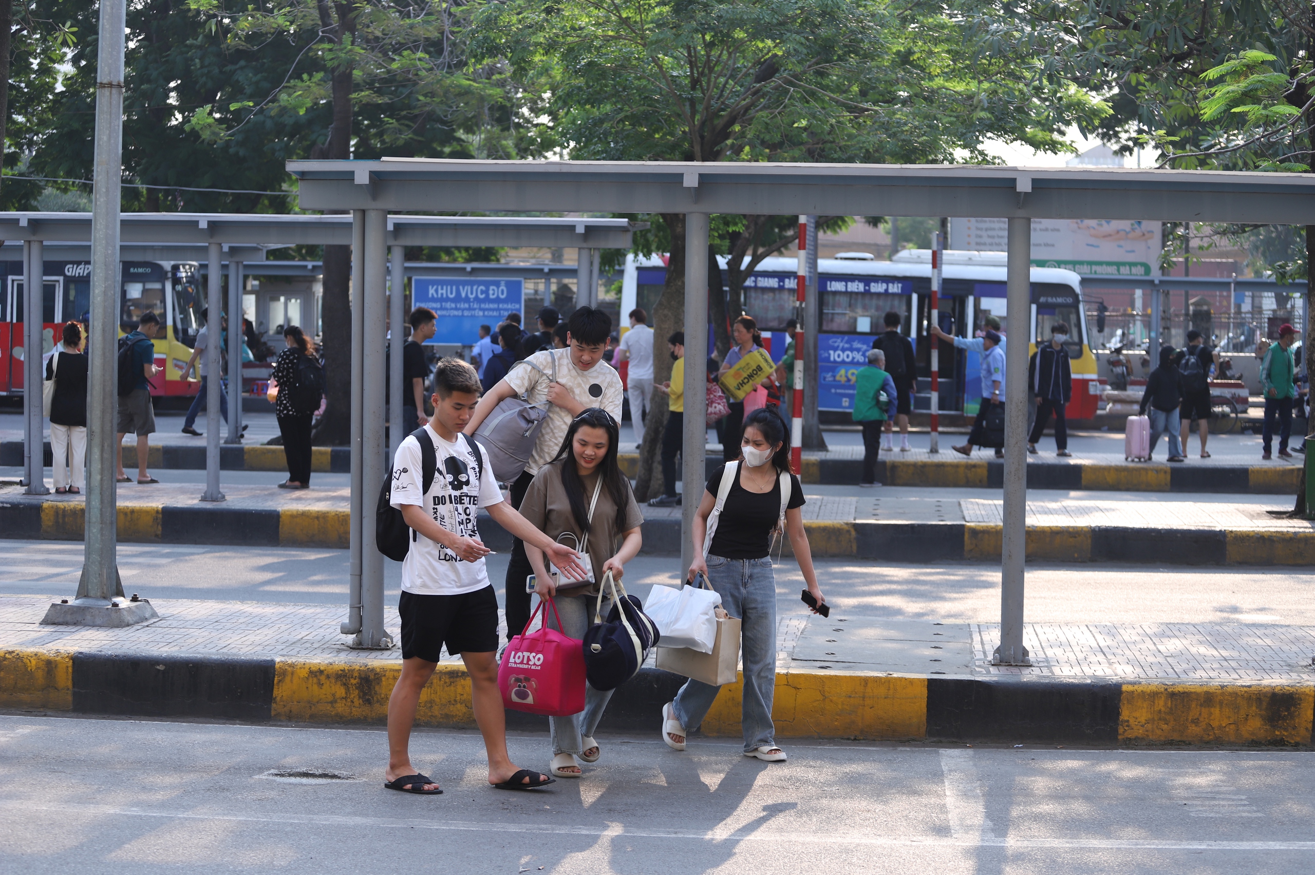 Bến xe Hà Nội 'tăng nhiệt', lượng khách có thể đạt 15.000 người/ngày- Ảnh 9.
