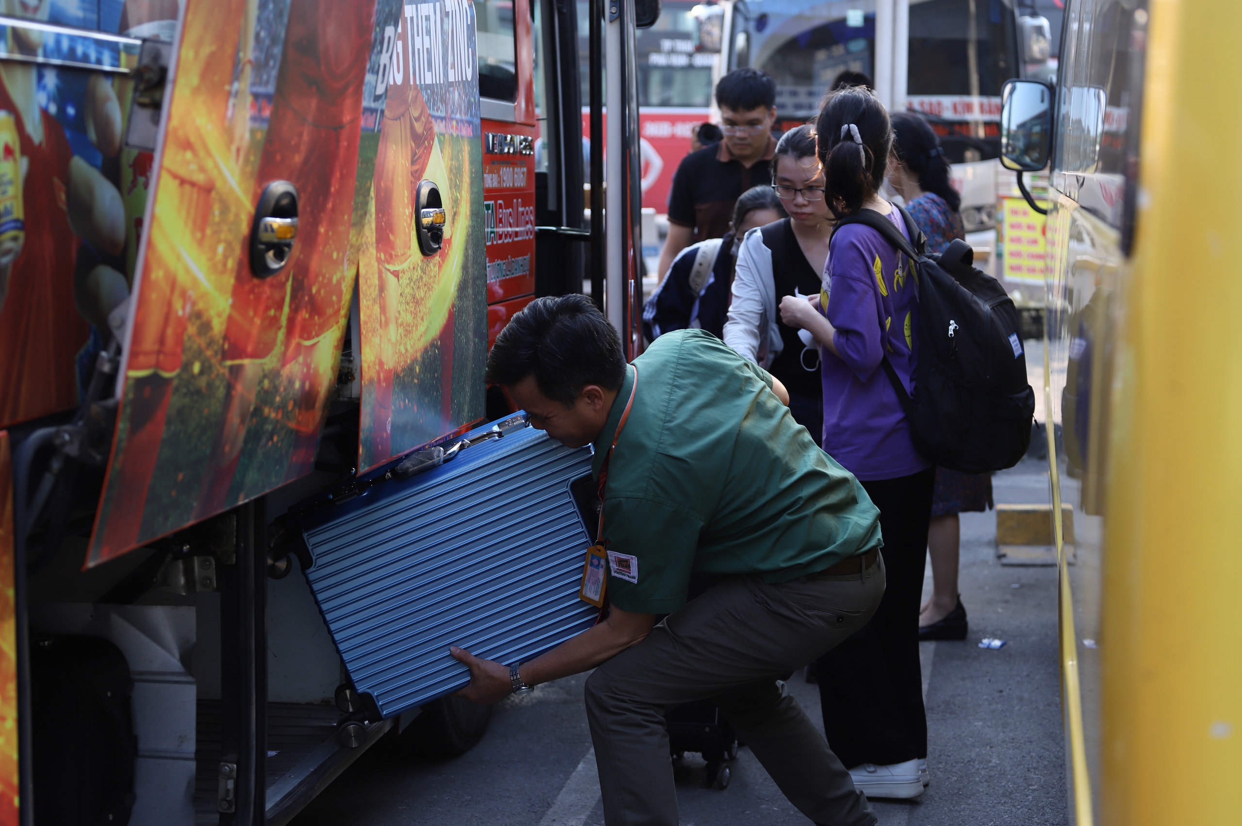 Bến xe Hà Nội 'tăng nhiệt', lượng khách có thể đạt 15.000 người/ngày- Ảnh 27.