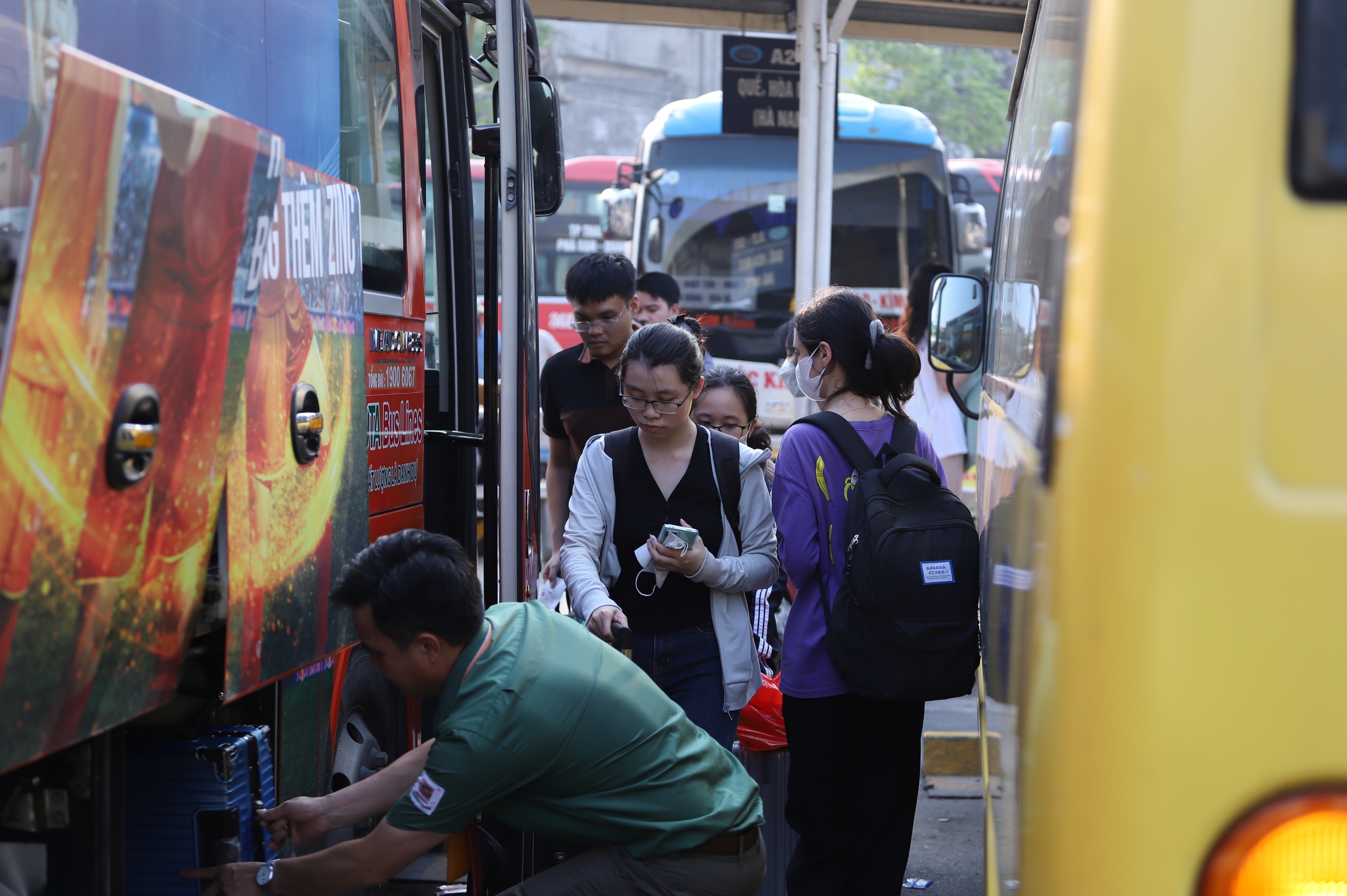 Bến xe Hà Nội 'tăng nhiệt', lượng khách có thể đạt 15.000 người/ngày- Ảnh 6.