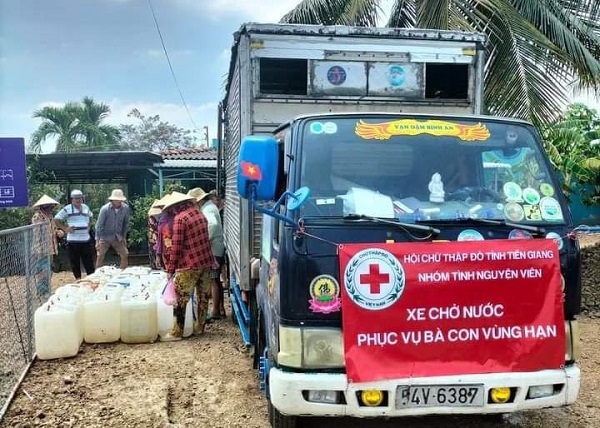 Hội Chữ thập đỏ Việt Nam cứu trợ 4 tỉnh ảnh hưởng hạn hán và xâm nhập mặn- Ảnh 1.