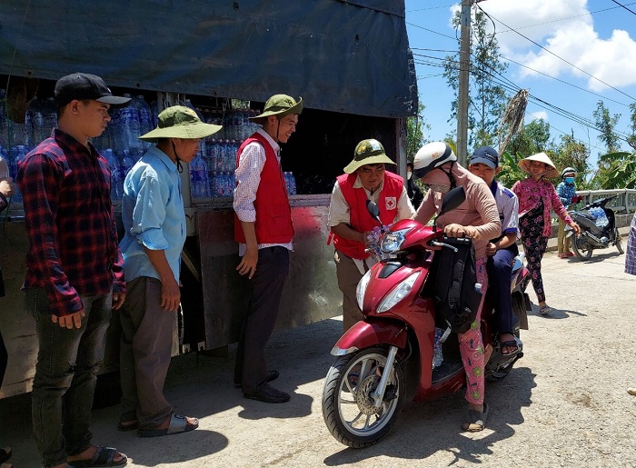 Hội Chữ thập đỏ Việt Nam cứu trợ 4 tỉnh ảnh hưởng hạn hán và xâm nhập mặn- Ảnh 2.