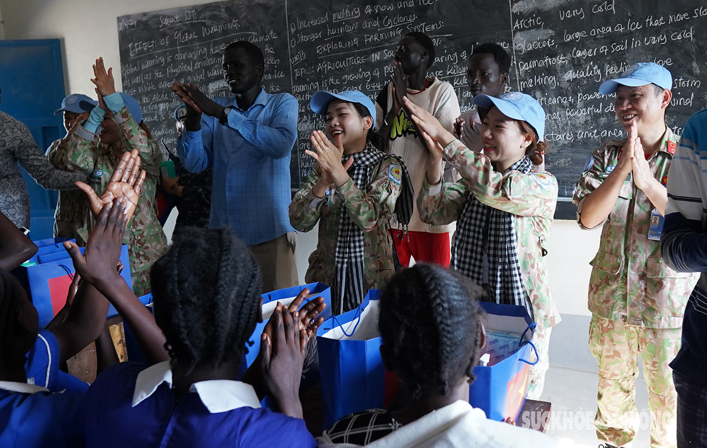 Bác sĩ mũ nồi xanh Việt Nam tổ chức nhiều hoạt động ý nghĩa cho nữ sinh tại Nam Sudan- Ảnh 6.