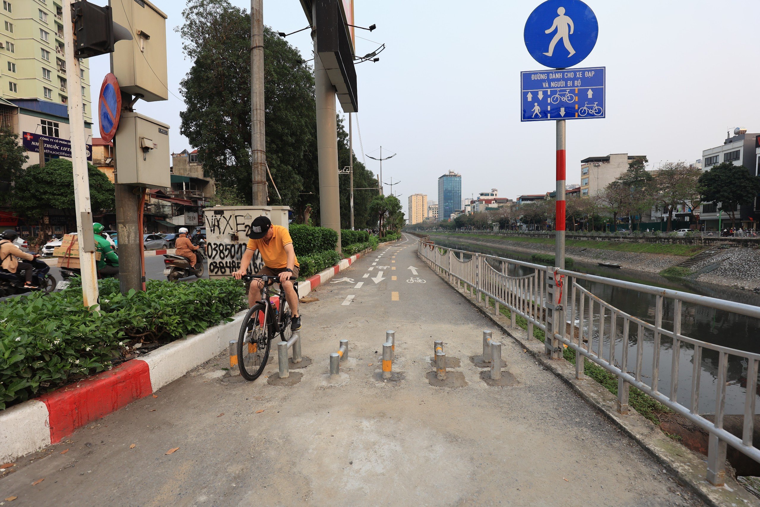 Lắp mới rào chắn trên đường dành cho xe đạp liệu có ngăn được xe máy?- Ảnh 9.