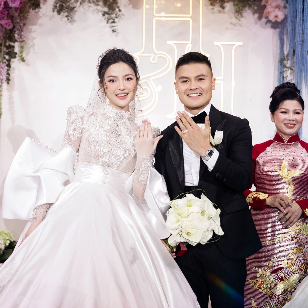 Sau bó hoa cưới 'độc nhất vô nhị', 3 bộ váy cưới của Chu Thanh Huyền cũng lộ chi tiết đặc biệt- Ảnh 11.