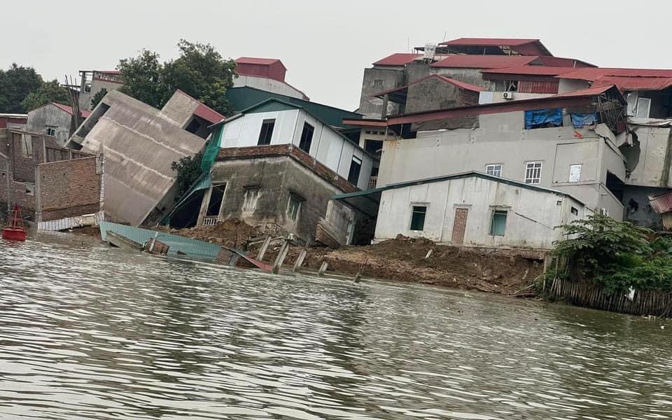 Bắc Ninh: Thêm 5 nhà dân bị sạt lở xuống sông Cầu