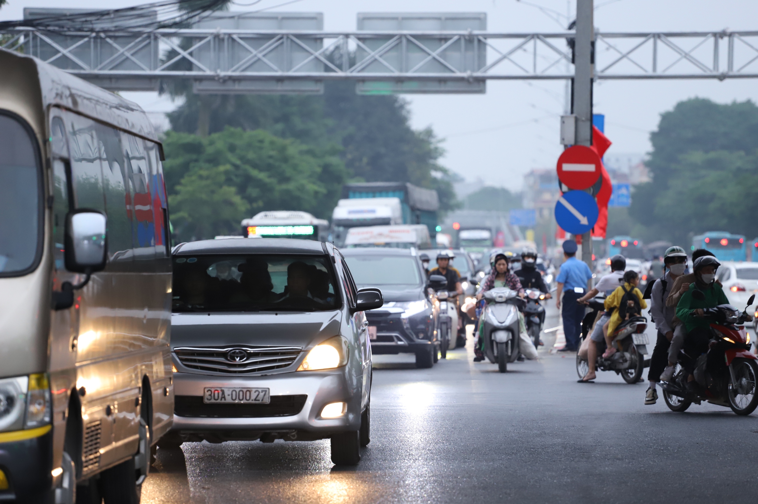 Bất ngờ tình hình giao thông tại Hà Nội vào ngày cuối nghỉ lễ 30/4 - 1/5- Ảnh 12.
