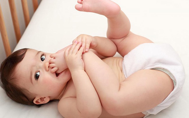 Cắt bao quy đầu cho trẻ sơ sinh có lợi ích và rủi ro gì?