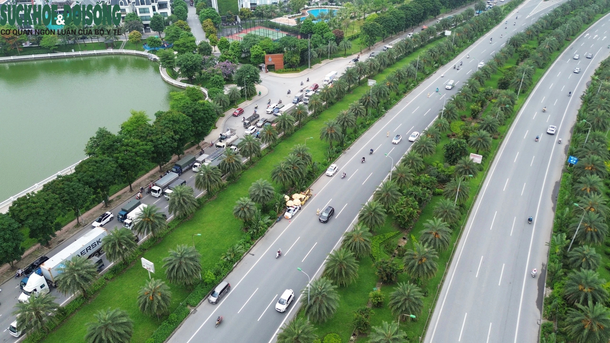 'Bến cóc' công khai trên Đại lộ Thăng Long, nhà xe chuẩn bị cả chỗ ngồi cho khách- Ảnh 20.