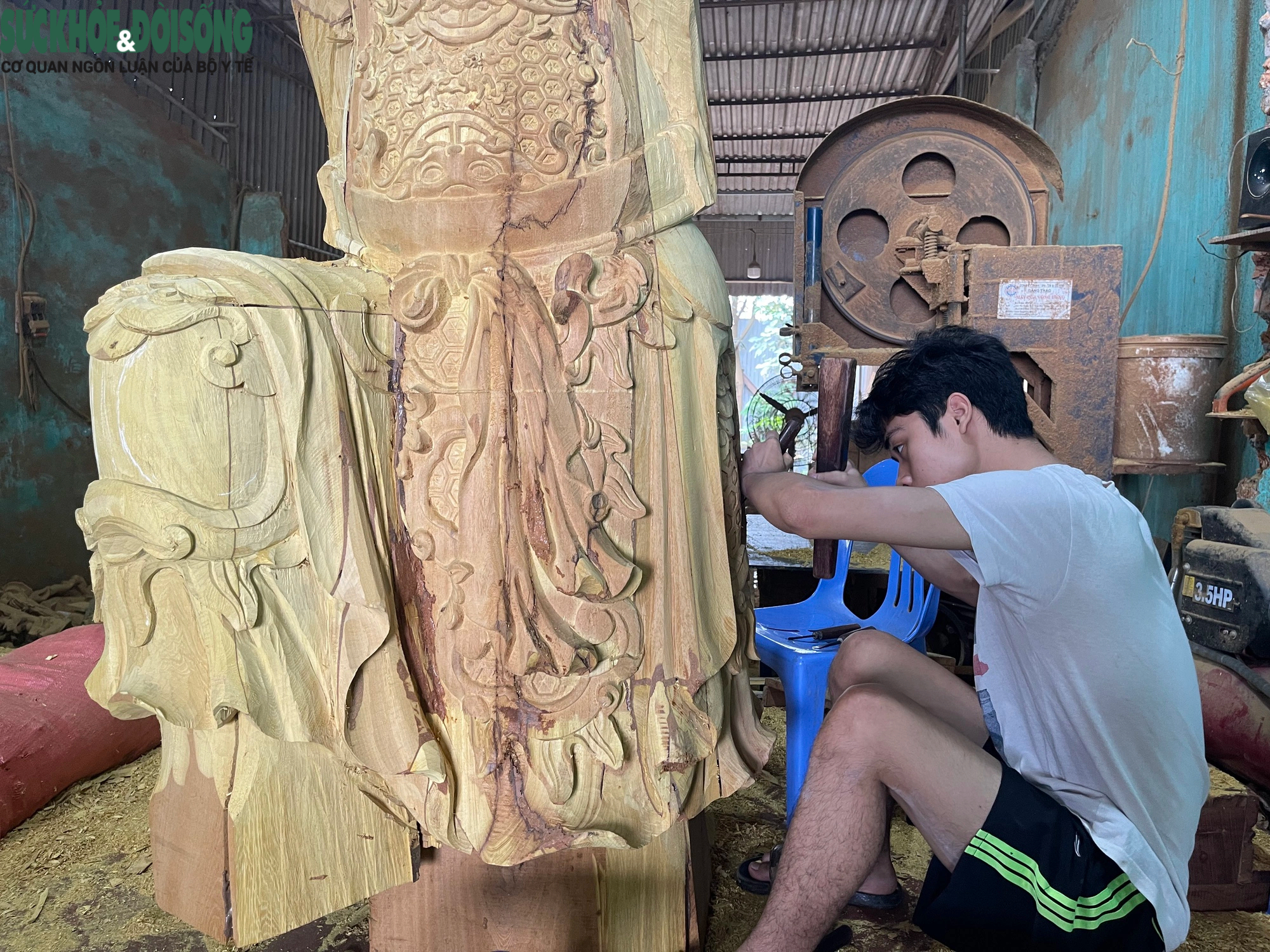 Xem nghệ nhân làng Sơn Đồng 'thổi hồn' vào gỗ- Ảnh 6.