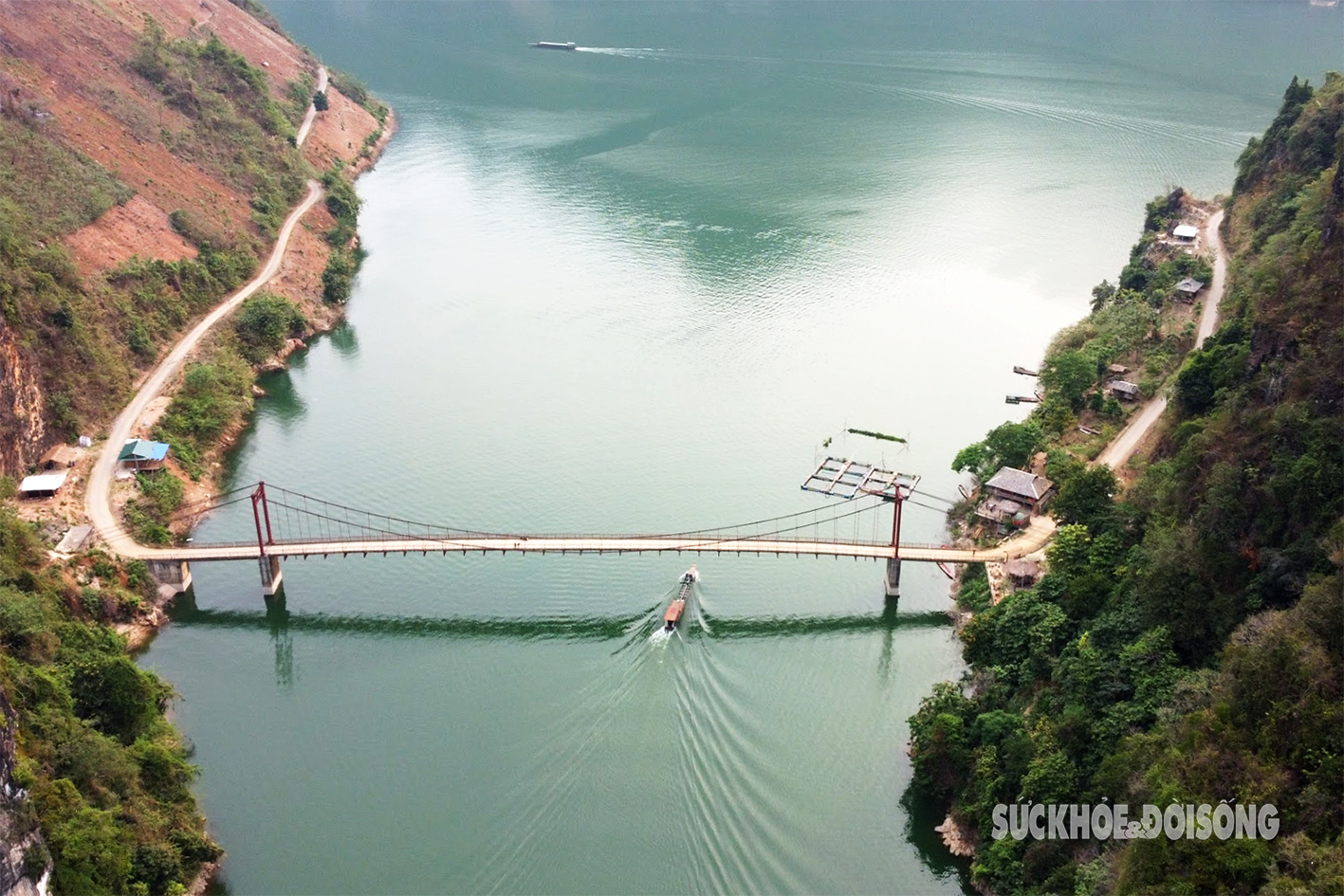 Chiêm ngưỡng cảnh sắc sơn thủy hữu tình bên cây cầu treo Pa Phông- Ảnh 1.