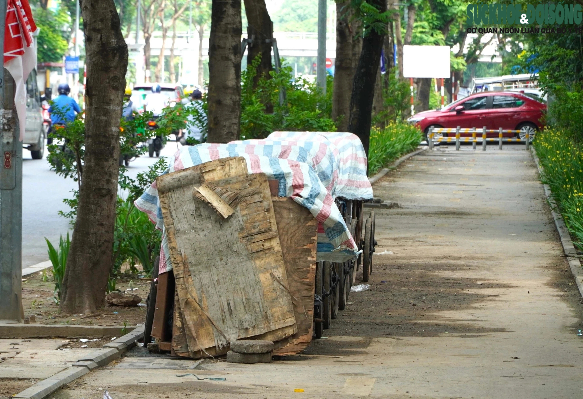 Tại sao nhiều đường đi bộ ở Hà Nội luôn vắng bóng người?- Ảnh 1.