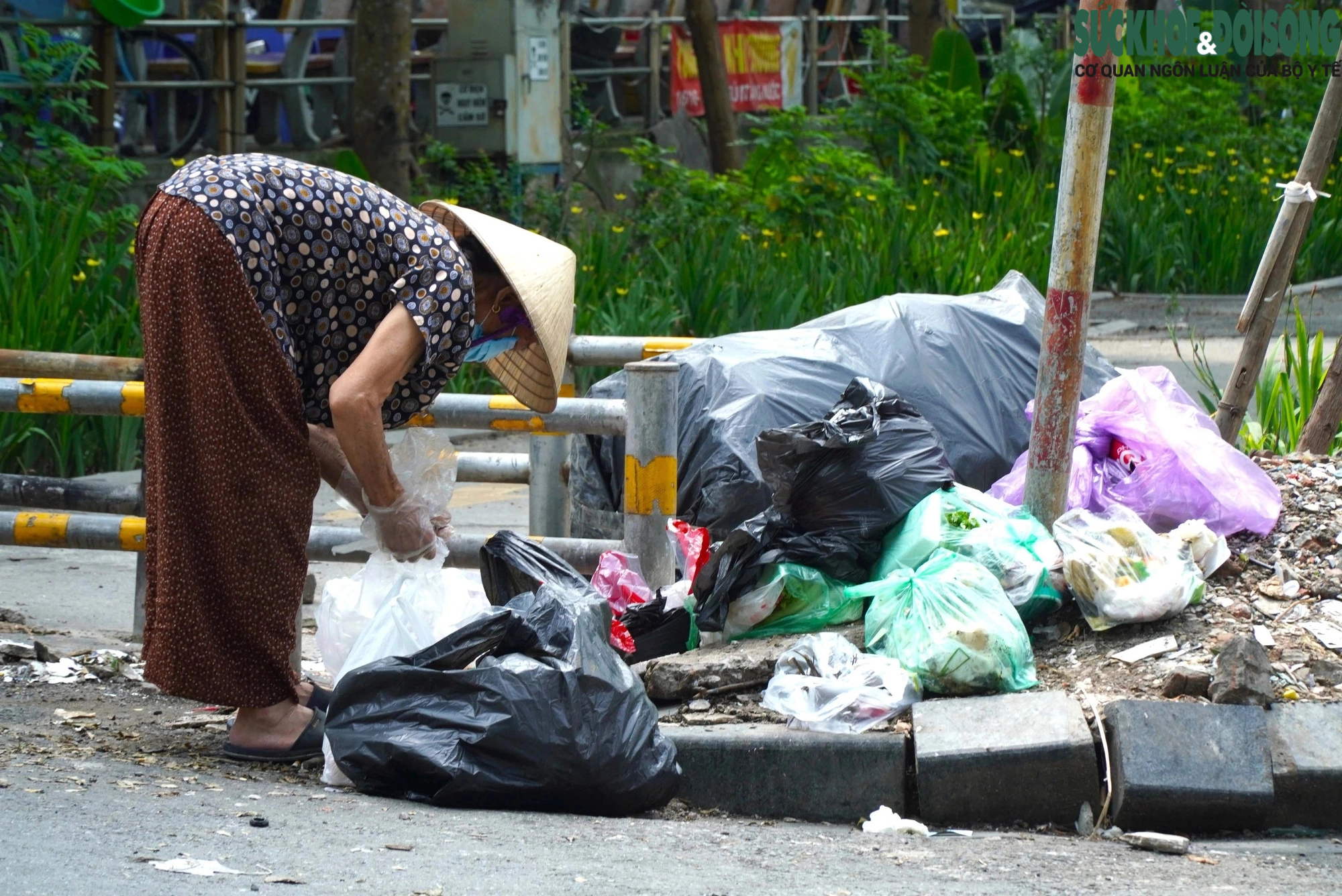 Tại sao nhiều đường đi bộ ở Hà Nội luôn vắng bóng người?- Ảnh 3.