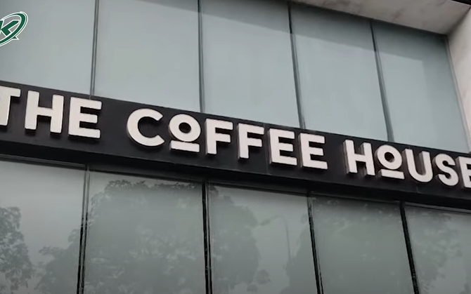 Vụ nữ bác sĩ trẻ bị tấm kính rơi vào người: The Coffee House sẽ phải bồi thường như thế nào?