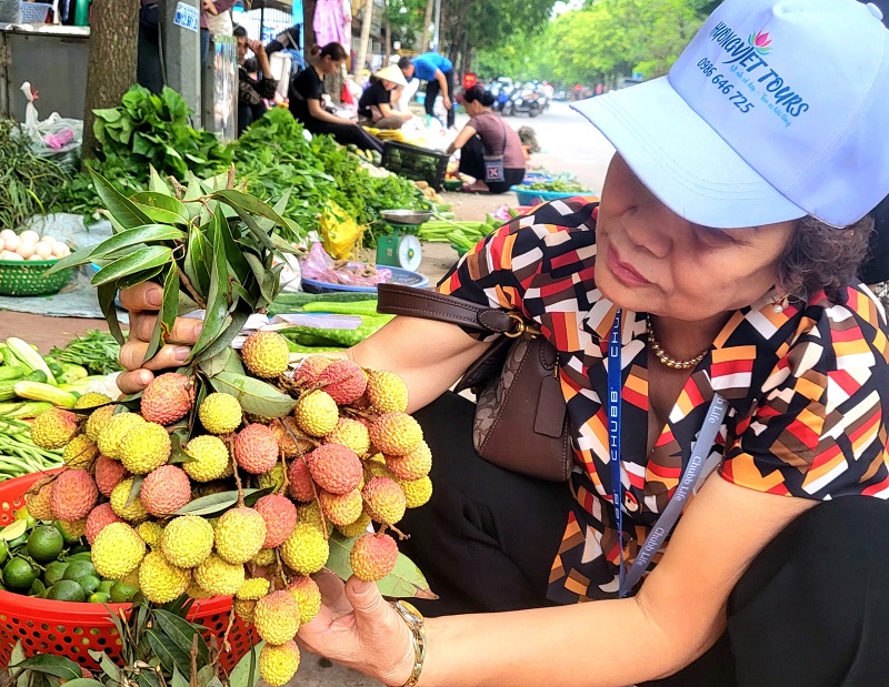 Giá cao nhưng vải đầu mùa vẫn được nhiều người săn mua- Ảnh 2.