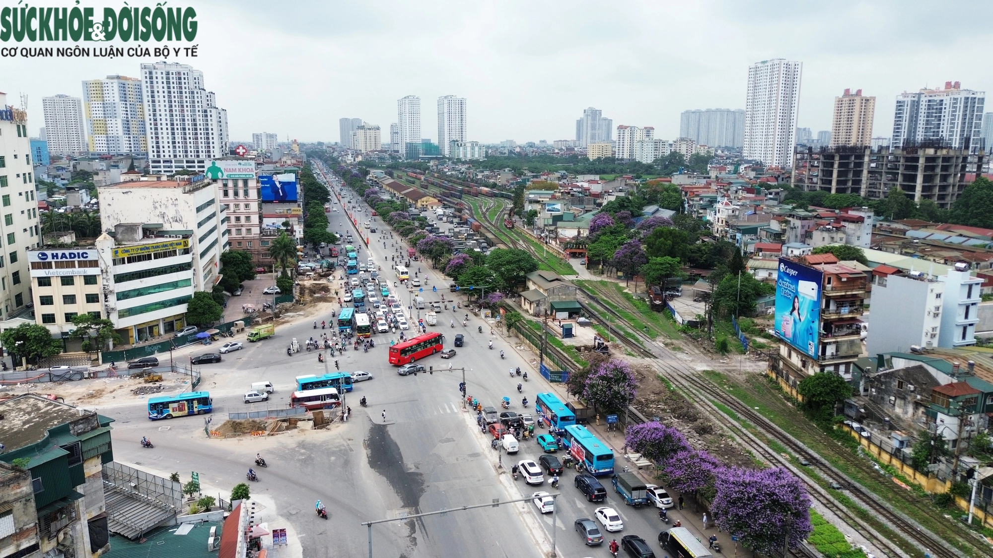 Hầm chui Giải Phóng vắng bóng công nhân, rào chắn thi công 'cắt xẻ' đường Kim Đồng- Ảnh 8.