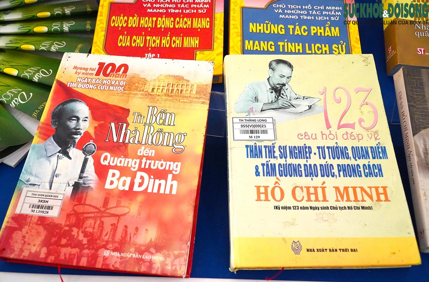 Triển lãm 'Hồ Chí Minh đẹp nhất tên Người' kỷ niệm 134 năm ngày sinh Chủ tịch Hồ Chí Minh- Ảnh 2.