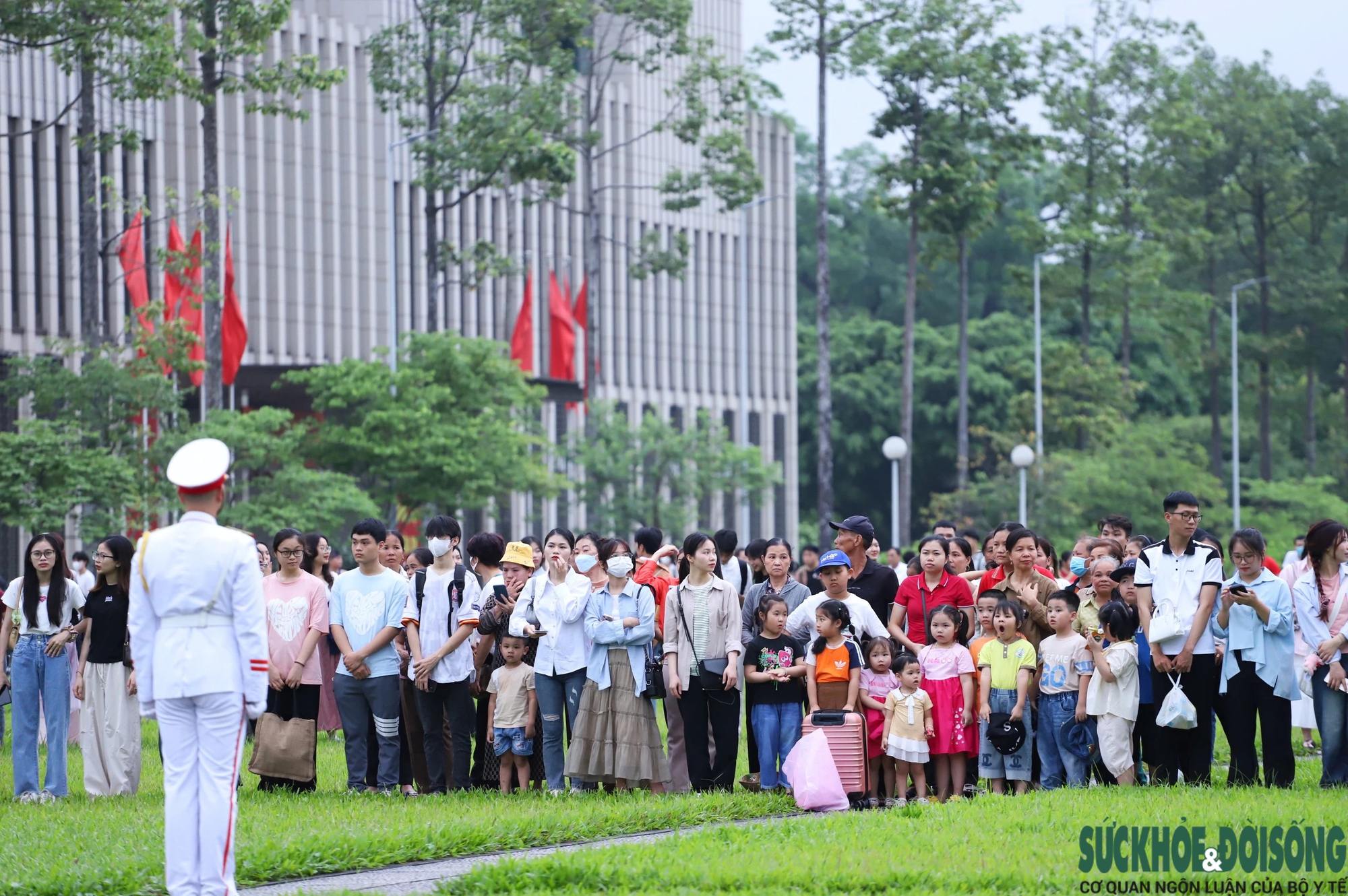 Xúc động lễ chào cờ tại quảng trường Ba Đình đúng kỷ niệm 134 năm ngày sinh Chủ tịch Hồ Chí Minh- Ảnh 5.