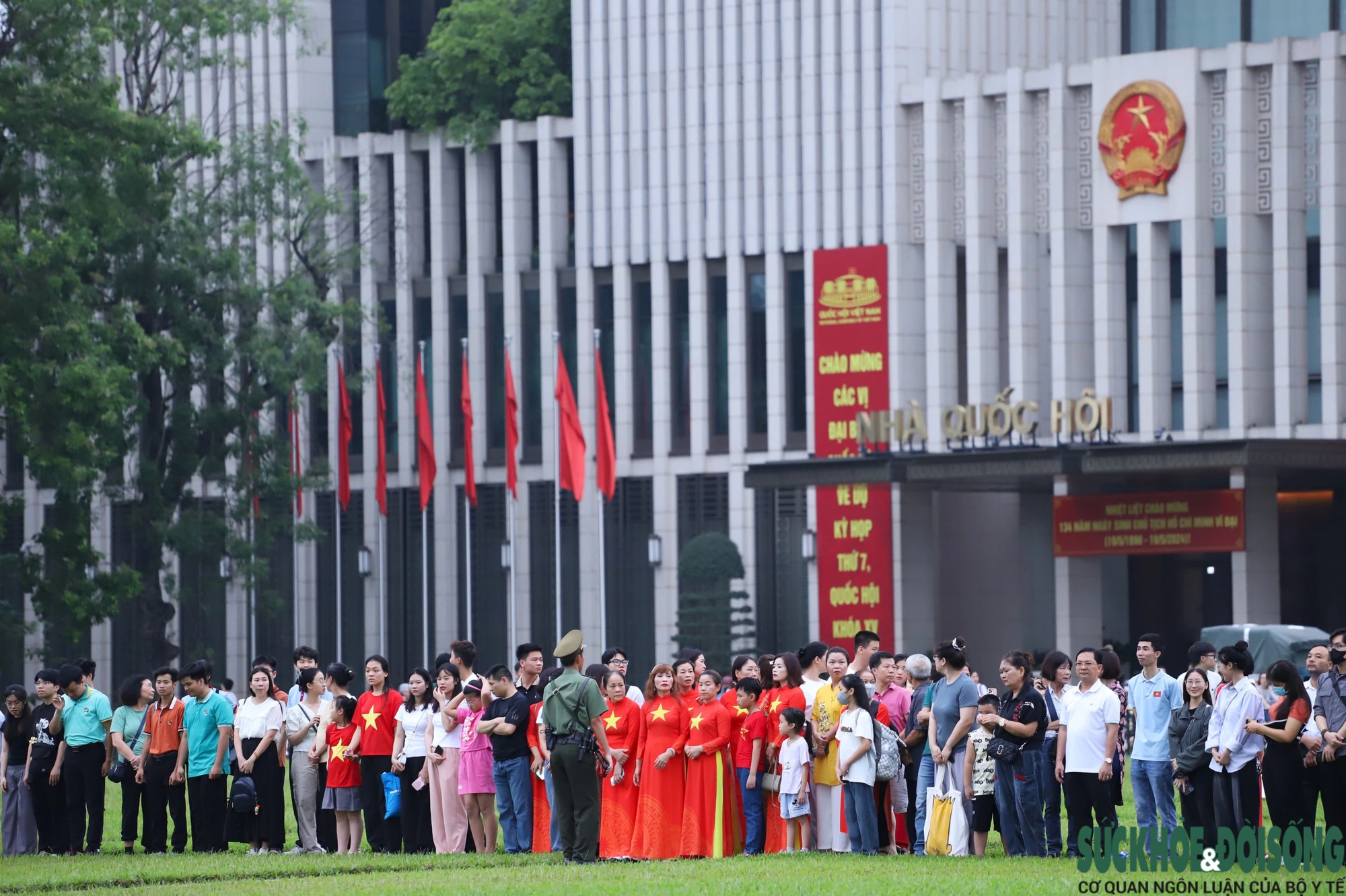 Xúc động lễ chào cờ tại quảng trường Ba Đình đúng kỷ niệm 134 năm ngày sinh Chủ tịch Hồ Chí Minh- Ảnh 4.