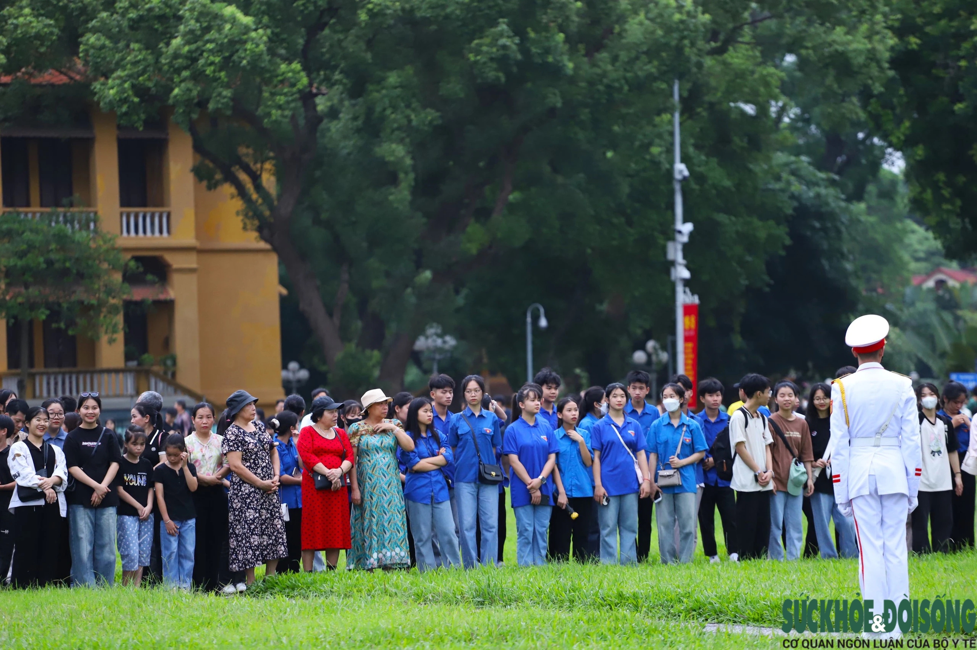 Xúc động lễ chào cờ tại quảng trường Ba Đình đúng kỷ niệm 134 năm ngày sinh Chủ tịch Hồ Chí Minh- Ảnh 3.