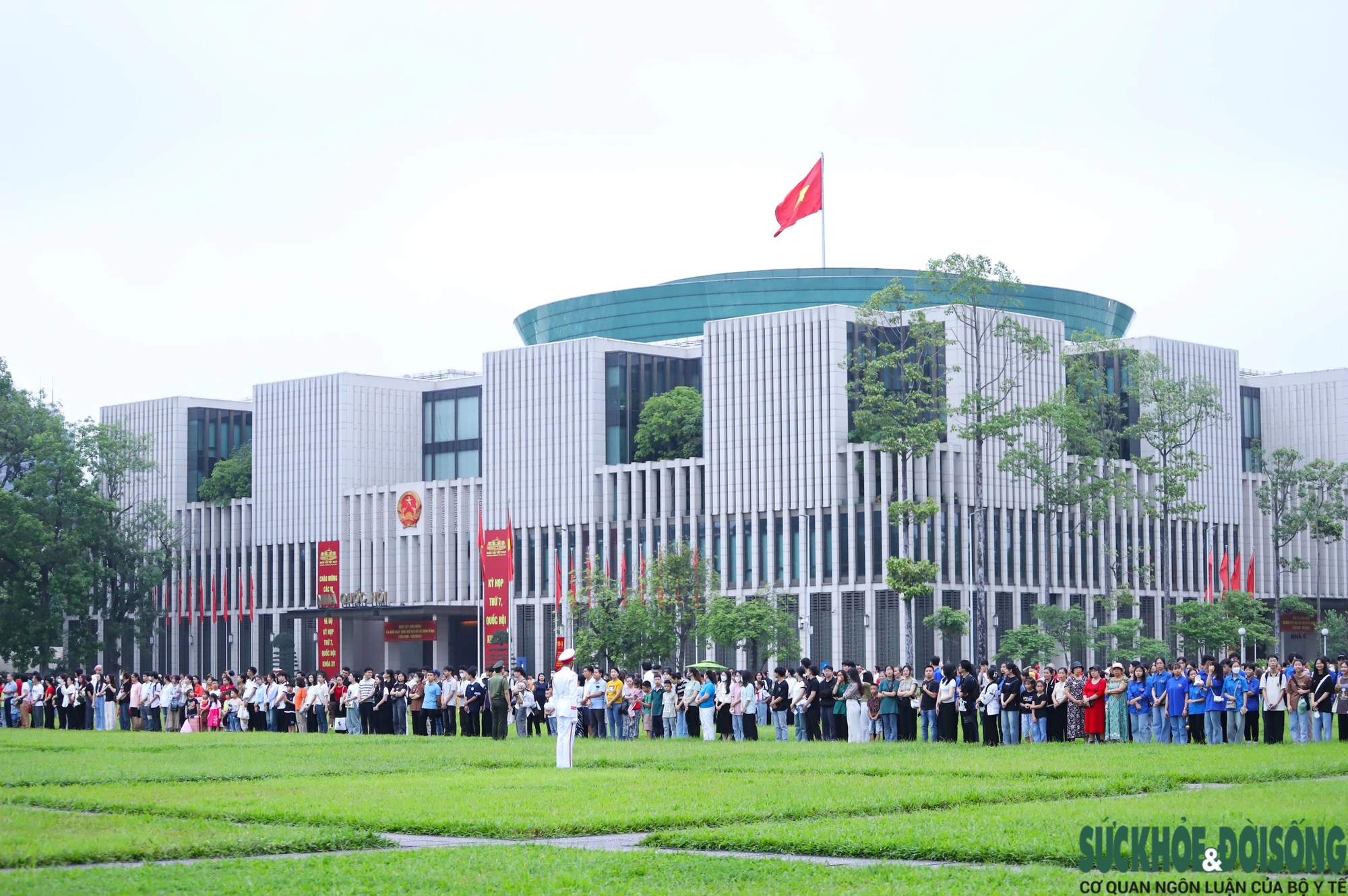 Xúc động lễ chào cờ tại quảng trường Ba Đình đúng kỷ niệm 134 năm ngày sinh Chủ tịch Hồ Chí Minh- Ảnh 6.