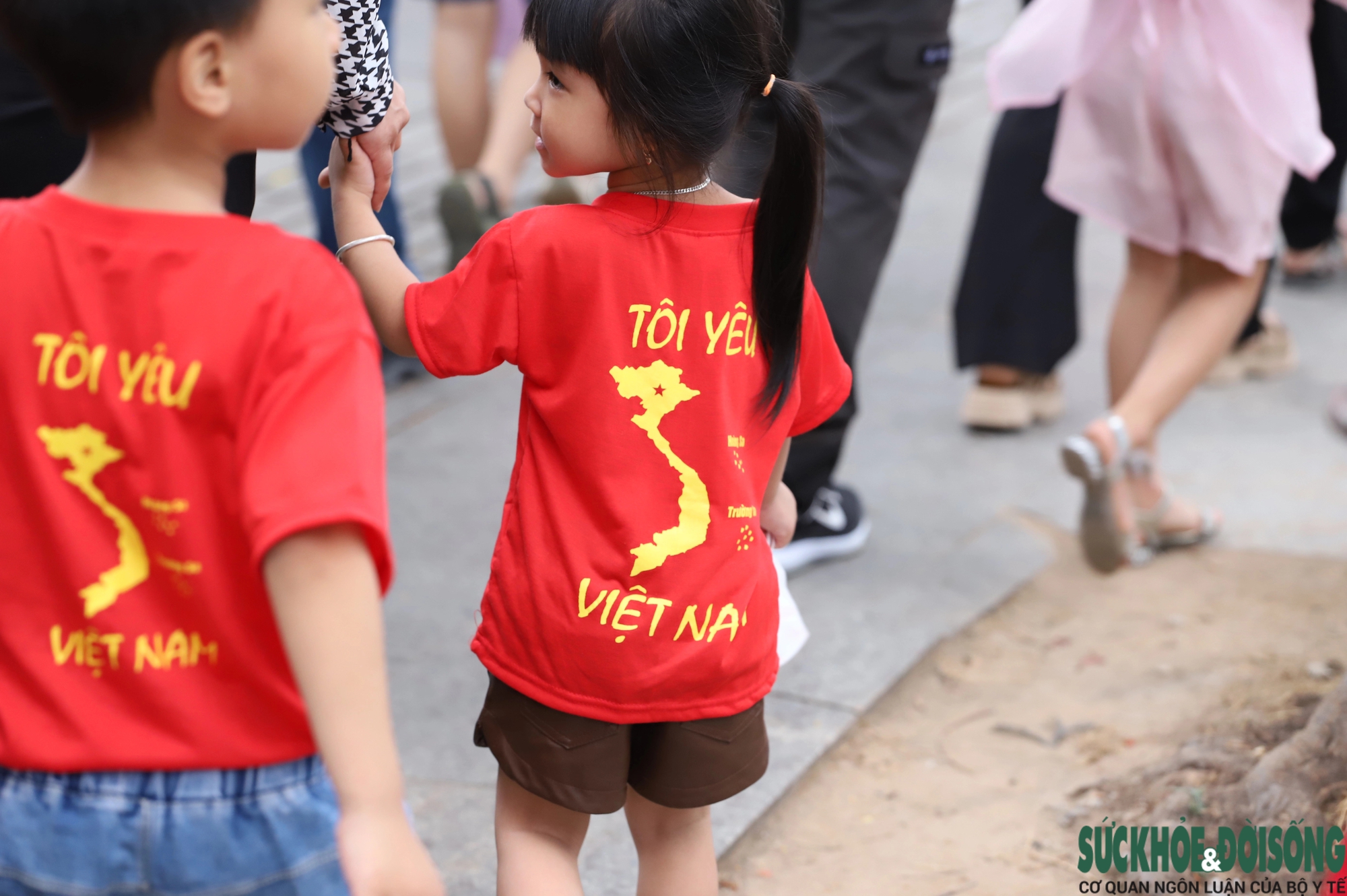 Hàng ngàn người dân xếp hàng dài vào Lăng viếng Chủ tịch Hồ Chí Minh- Ảnh 25.