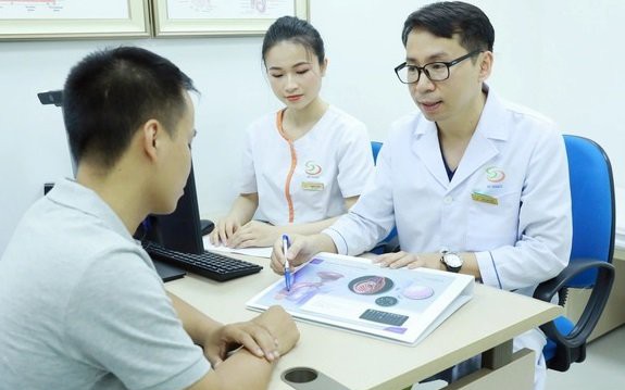 Chuyên gia nam học bật mí chuyện người đàn ông không tinh trùng vẫn có con 'chính chủ' 