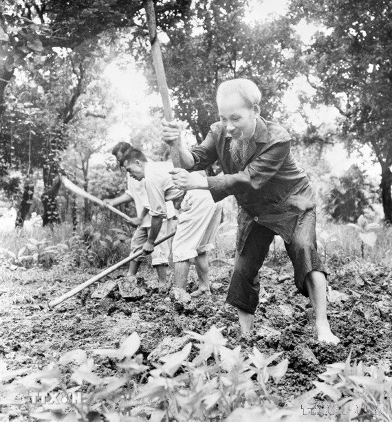 Cuộc đời Chủ tịch Hồ Chí Minh: 'Một đời thanh bạch, chẳng vàng son'- Ảnh 9.