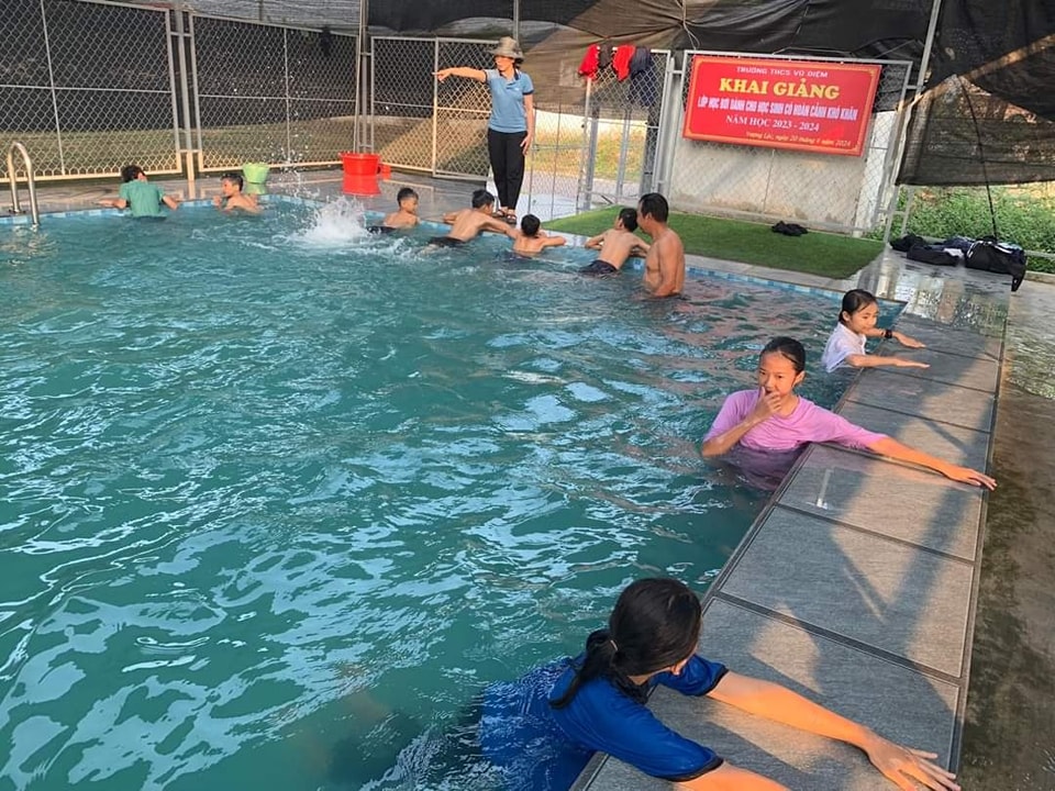 Lớp dạy bơi '0 đồng' cho học sinh nghèo- Ảnh 2.