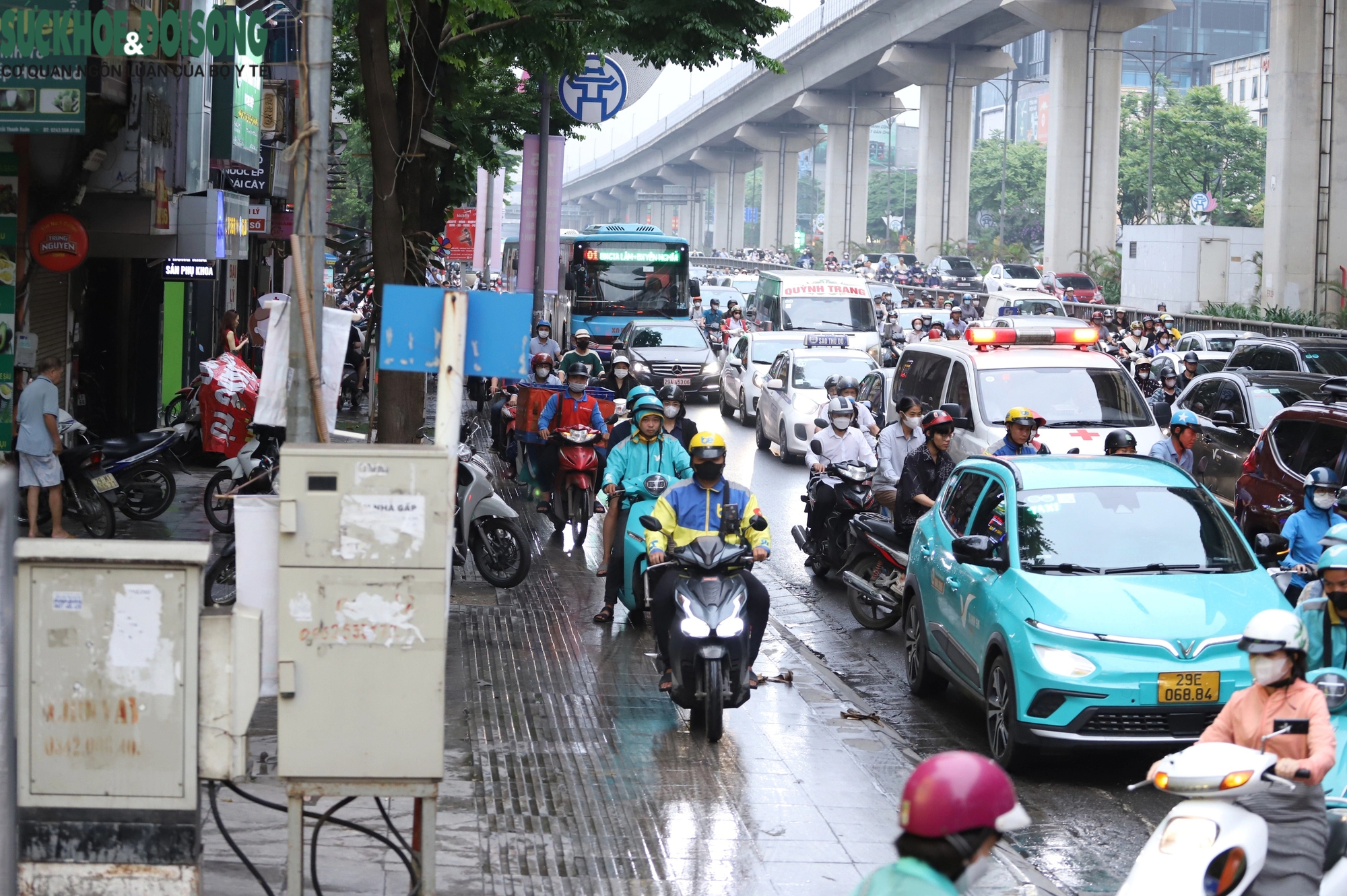 Đường phố Hà Nội quay lại cảnh ùn tắc sau 5 ngày nghỉ lễ- Ảnh 5.