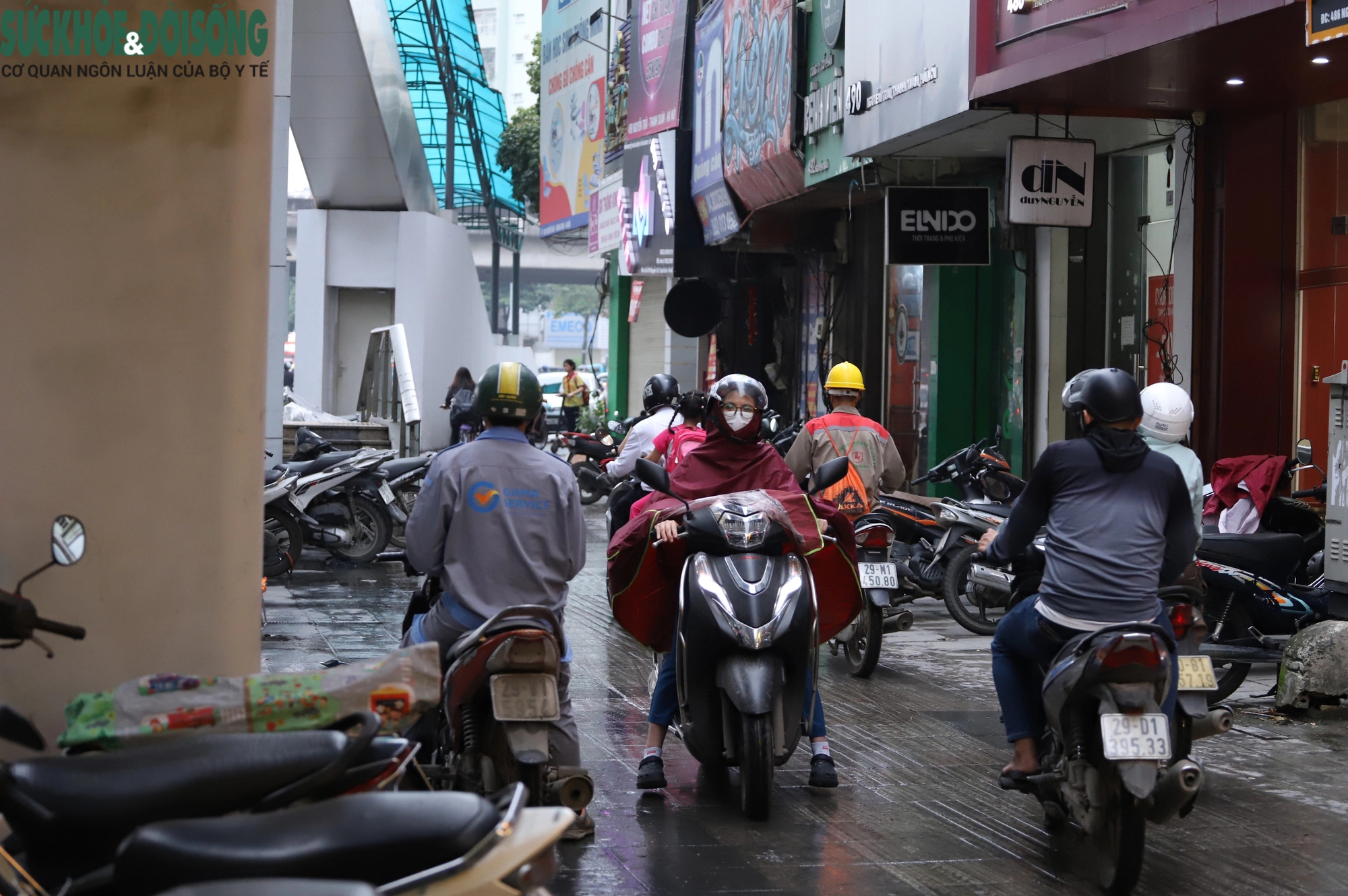 Đường phố Hà Nội quay lại cảnh ùn tắc sau 5 ngày nghỉ lễ- Ảnh 6.