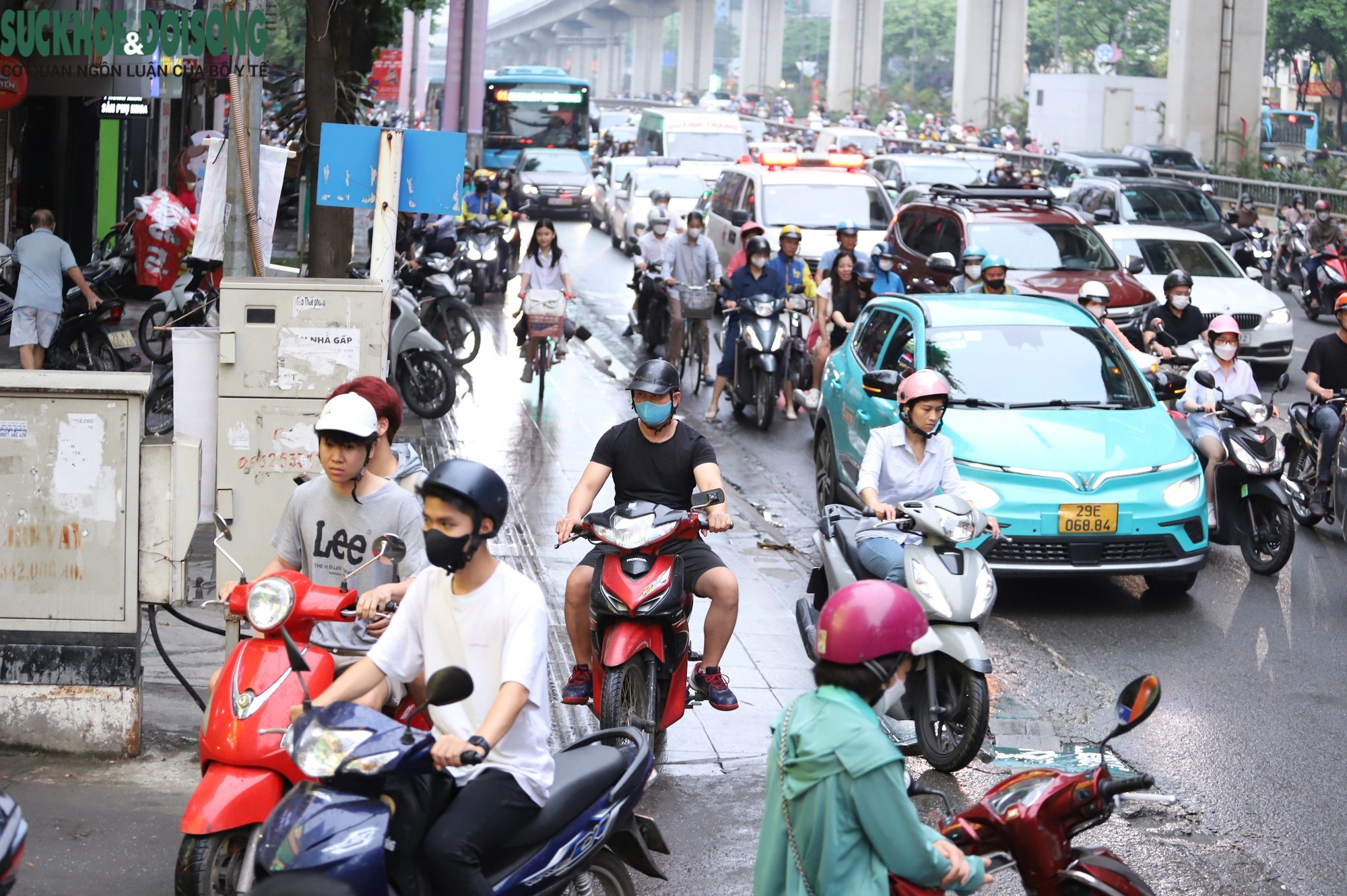 Đường phố Hà Nội quay lại cảnh ùn tắc sau 5 ngày nghỉ lễ- Ảnh 7.