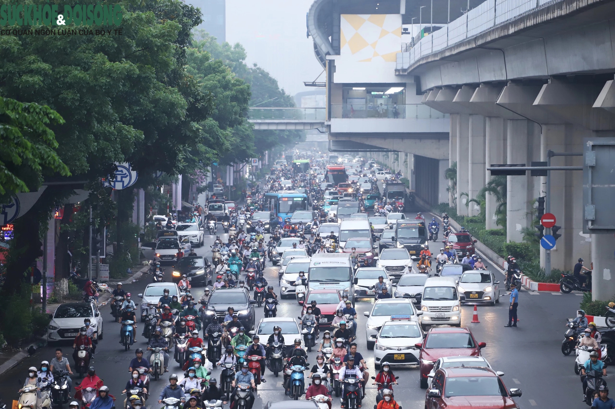 Đường phố Hà Nội quay lại cảnh ùn tắc sau 5 ngày nghỉ lễ- Ảnh 9.