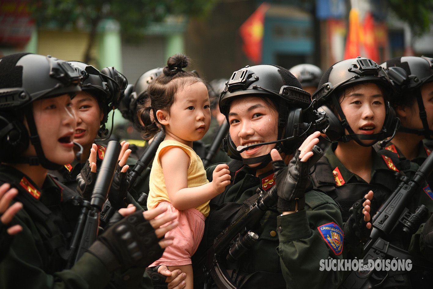Người dân Điện Biên tiếp sức cho hàng nghìn cán bộ, chiến sĩ luyện tập diễu binh, diễu hành- Ảnh 8.