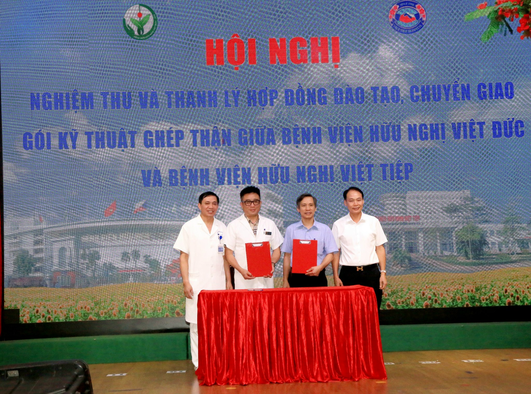 Bệnh viện Việt Tiệp đủ năng lực làm chủ kỹ thuật ghép thận- Ảnh 1.