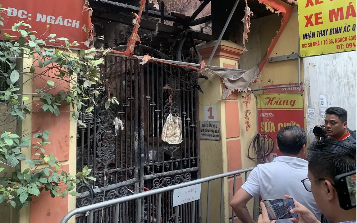 Nhân chứng vụ cháy nhà trọ Trung Kính: "Dùng bình cứu hỏa xịt nhưng không hiệu quả"