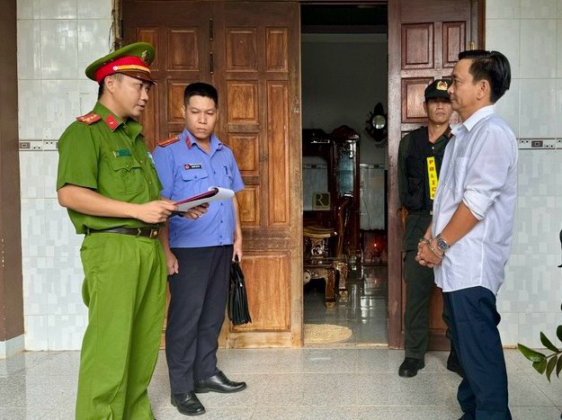 Bình Thuận: Bắt Phó giám đốc Trung tâm phát triển quỹ đất huyện liên quan hành vi bao che cho 