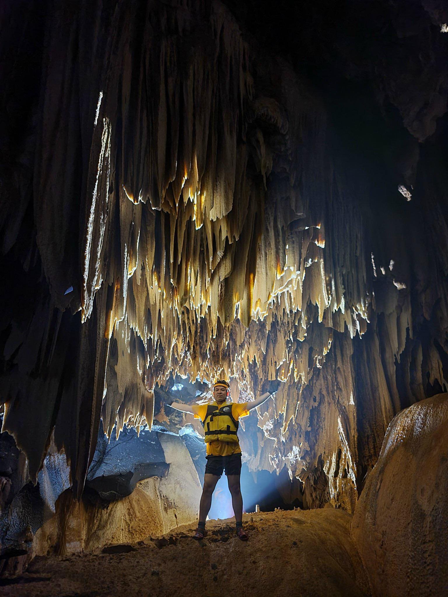 Khám phá vẻ đẹp nguyên sơ của hồ nước 'treo' trên vách hang động ở Quảng Bình- Ảnh 4.