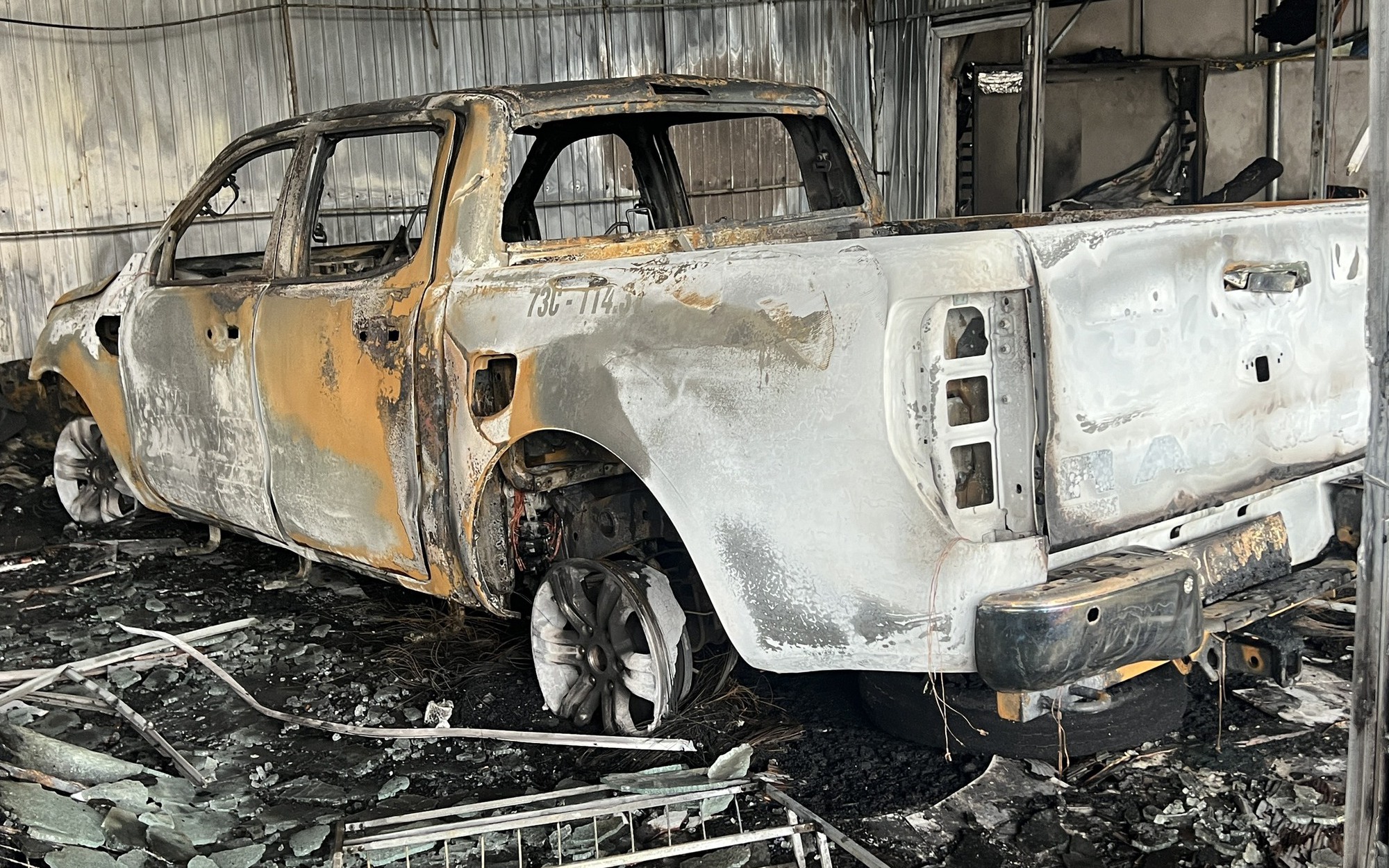 Cháy xưởng nội thất ô tô thiệt hại hàng tỷ đồng 